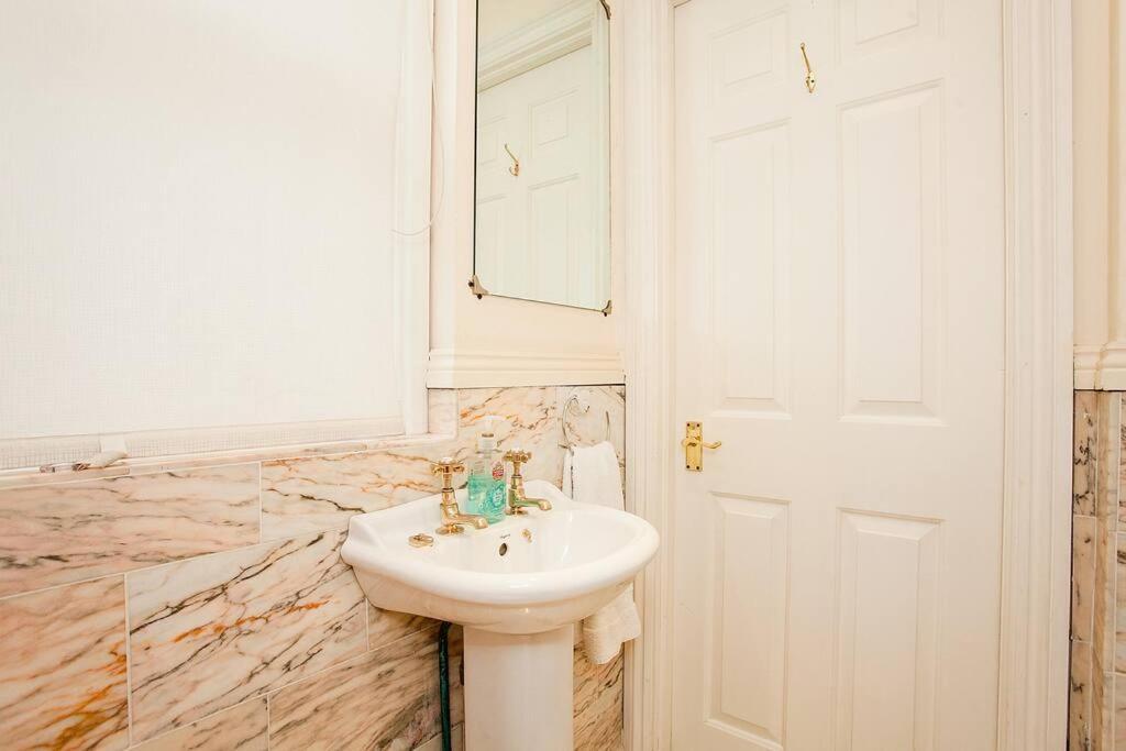Bright 2 Bedroom Flat In Central London Eksteriør billede